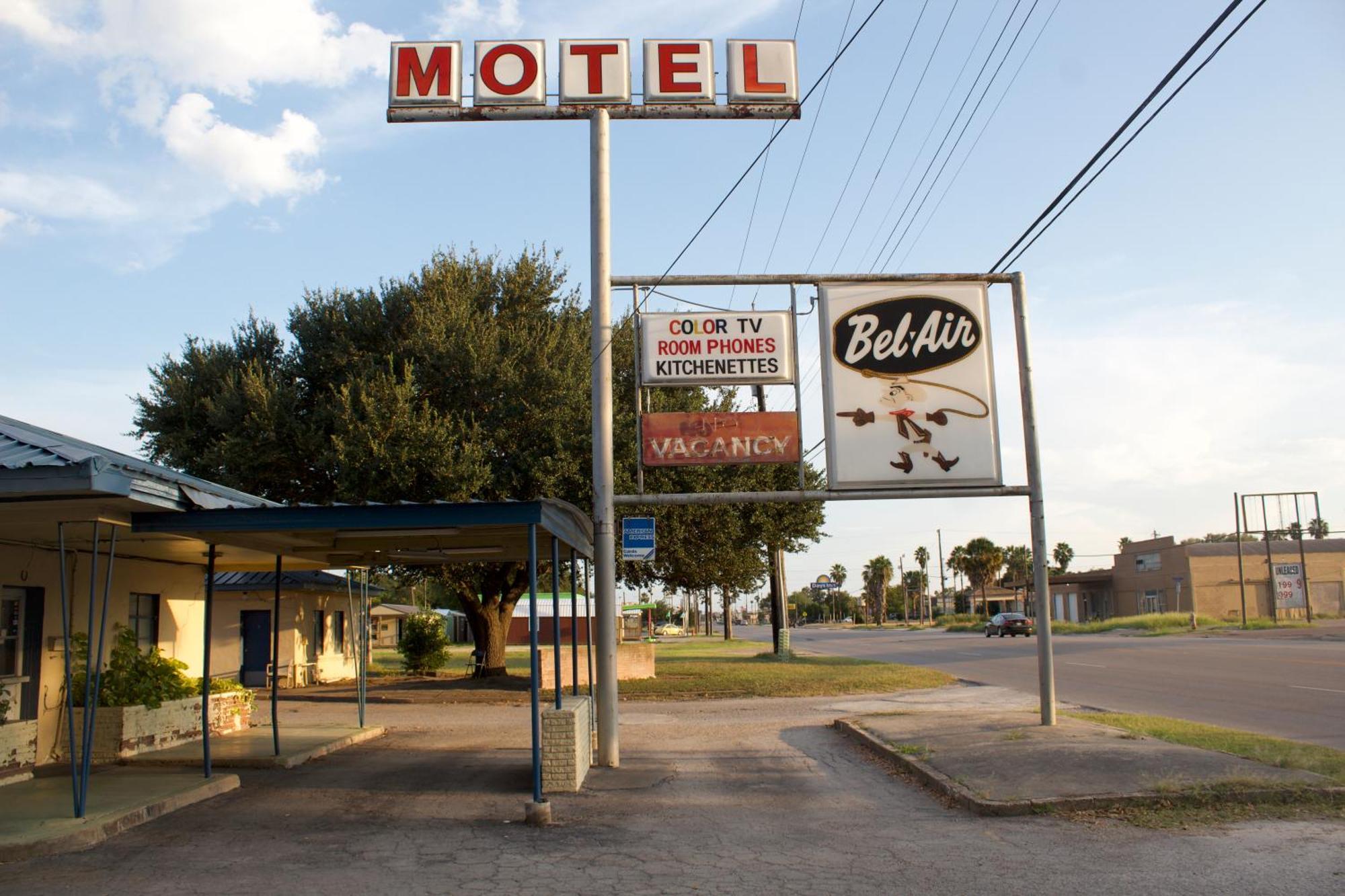 Bel-Air Motel Alice Bagian luar foto